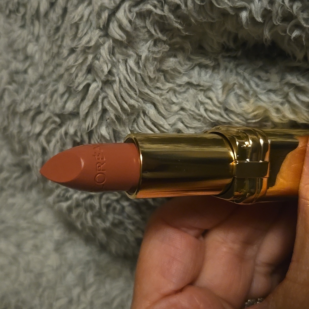L’Oréal Colour Riche Lipstick 601 Worth It